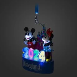 Mickey Mouse And Minnie Mouse Light-Up Figural Ornament – Disneyland 2024 9 Mickey Mouse And Minnie Mouse Light-Up Figural Ornament – Disneyland 2024 -Disney 3710048300042 3